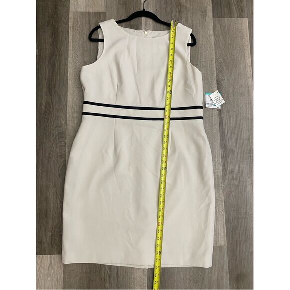 Kasper NWT Black Piped Cream Crepe Sheath Dress, Size 16P, MSRP $89 - Picture 3 of 12